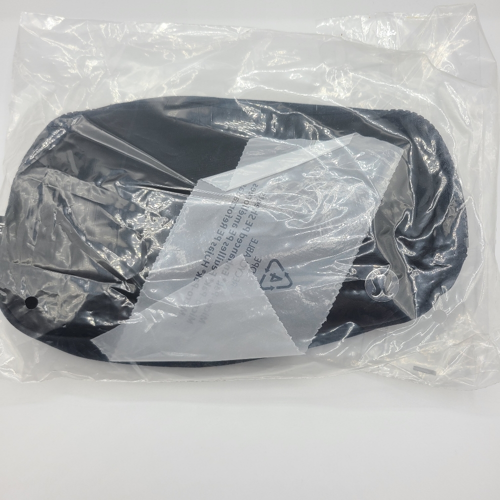 NWT Lululemon Everywhere Belt Bag in Black - Picture 2 of 5